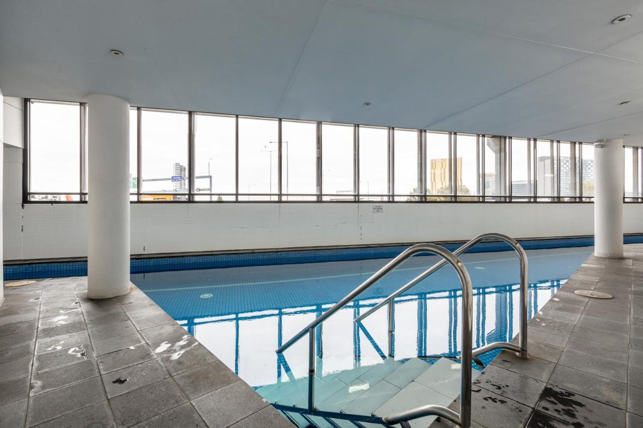 ☆Of Southbank☆Light Filled Apartment☆Huge Private Terrace With City Views☆Parking☆Pool☆Gym☆Wifi メルボルン エクステリア 写真